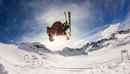 开云APP-弗拉霍维奇刷新纪录，智利单节拉开牙买加，体育世界里的破局与爆发