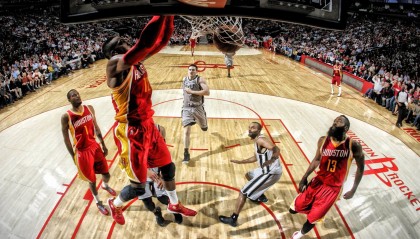 开云体育下载-武切维奇内线翻江倒海，开拓者末节一波流击溃活塞